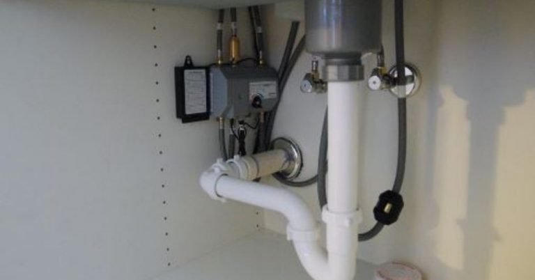 Sink Trap Leaking? Here is Why and How to Fix it Fast - Plumbing Sniper