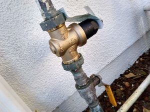How to Easily Find a Water Leak in Your Front Yard - Plumbing Sniper