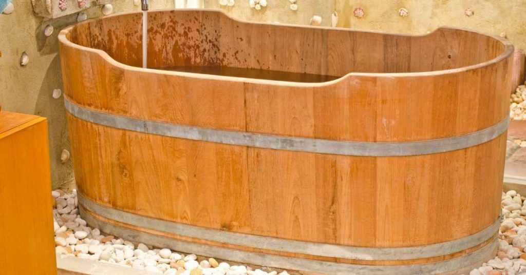 wooden-bathtub